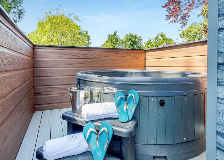 V28 - The Lookout With Hot Tub Villa Bangor  Luaran gambar